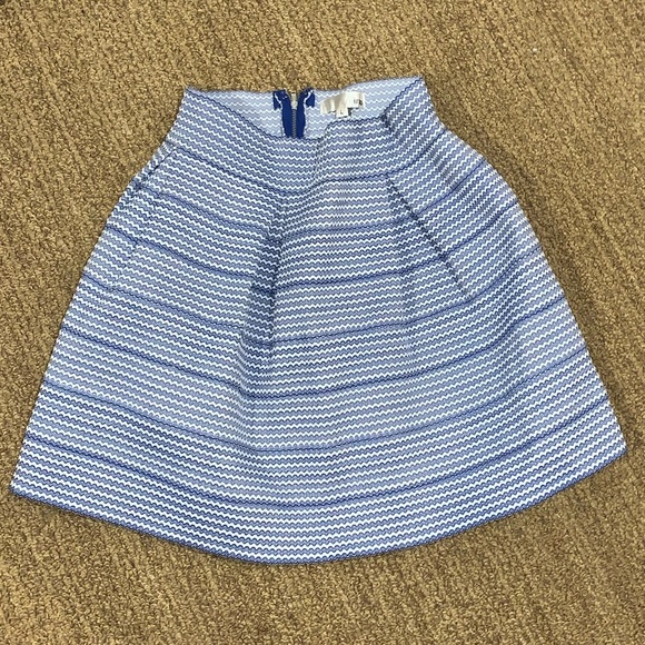 Blue and white patterned skirt - Picture 1 of 5